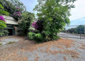 Giardino - Magazzino via 5 Maggio, 77, Genova (zona Quarto) - foto 3