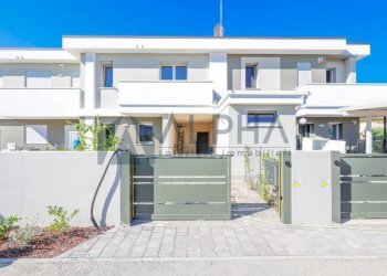 Facciata - Villa a Schiera via Biagio d'Antonio, Faenza - foto 1