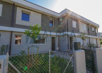 Facciata - Villa a Schiera via Biagio d'Antonio, Faenza - foto 2