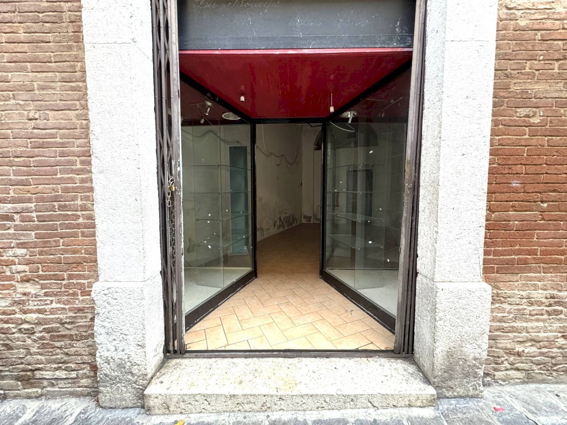 Foto 1 - Commercial Premises CORDO DELLA REPUBBLICA, Fabriano - photo 1