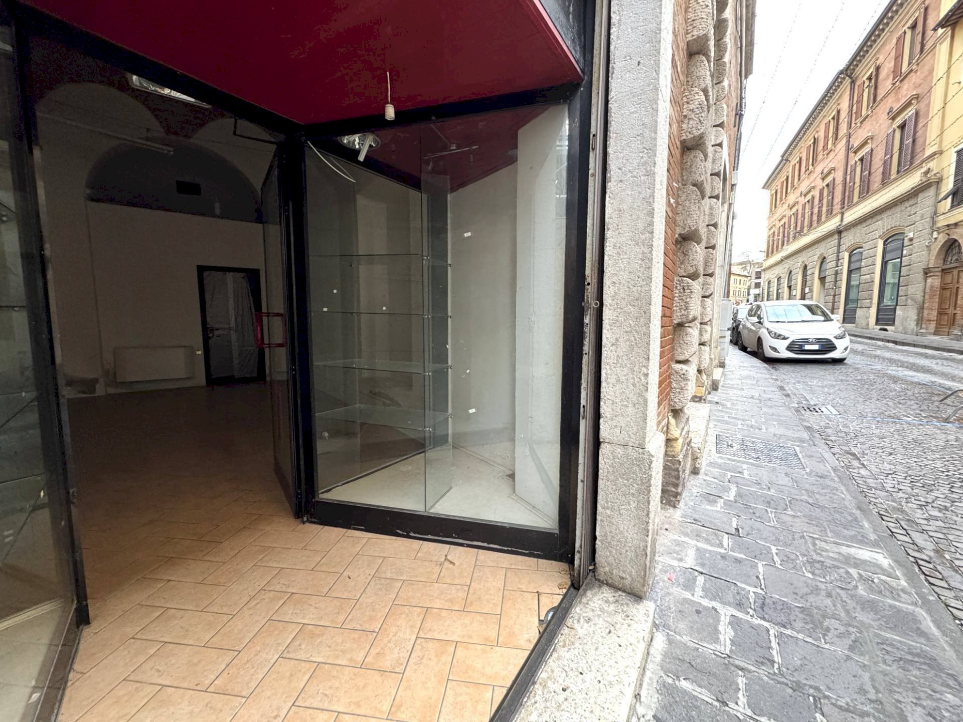 Foto 2 - Commercial Premises CORDO DELLA REPUBBLICA, Fabriano - photo 2