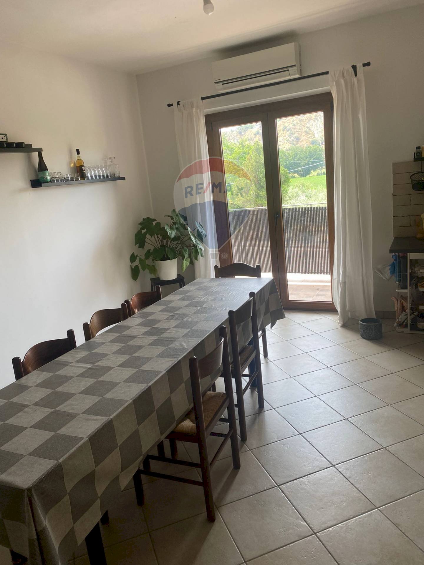 Sala da pranzo - Appartamento Via Castellata
 
207, Sant'Eusanio del Sangro - foto 2