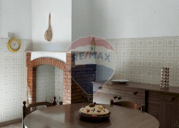 Sala da pranzo - Quadrilocale Via Fontana Terranova
 
43, Palena - foto 5