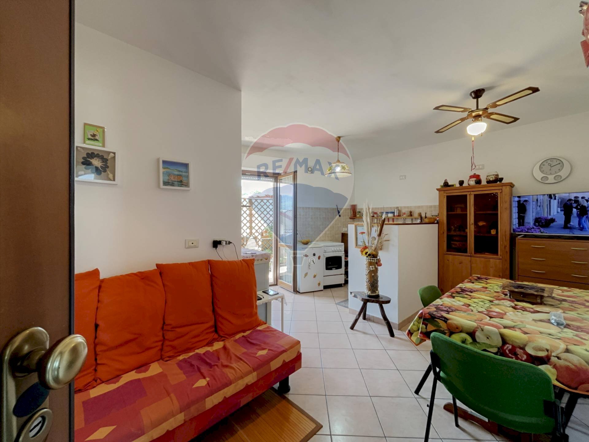 Sala da pranzo - Two-room apartment Via Spaventa Silvio e Bertrando
 
17, Altino - photo 1