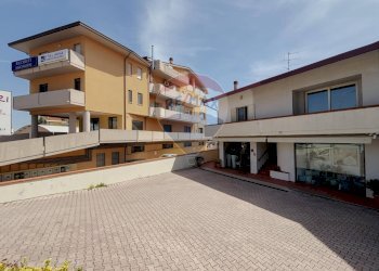 Edificio all\'aperto - Bilocale Via Spaventa Silvio e Bertrando
 
17, Altino - foto 33