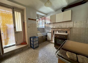 Cucina - Casa semi indipendente Via Santa Maria
 
56, Quadri - foto 3