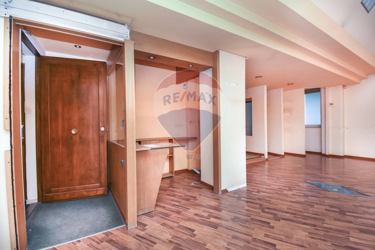 INGRESSO + SALONE - Locale Commerciale Via Cagliari
 
123, Catania - foto 1