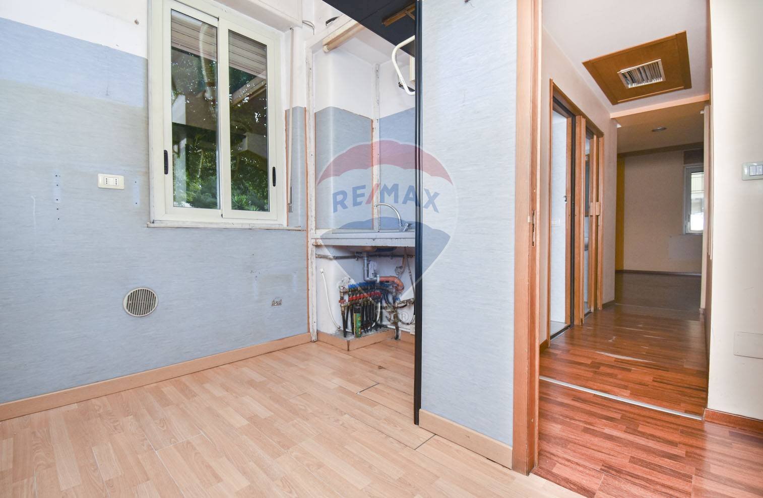 ANGOLO CUCINA VISTA CORRIDOIO - Locale Commerciale Via Cagliari
 
123, Catania - foto 3