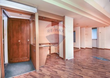 INGRESSO + SALONE - Locale Commerciale Via Cagliari
 
123, Catania - foto 1