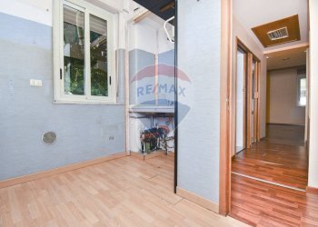 ANGOLO CUCINA VISTA CORRIDOIO - Locale Commerciale Via Cagliari
 
123, Catania - foto 3