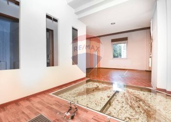 DETTAGLIO SALONE 3 - Locale Commerciale Via Cagliari
 
123, Catania - foto 10