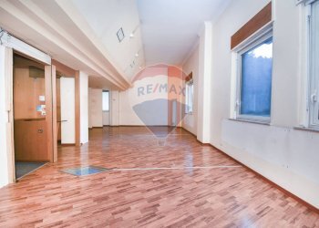 DETTAGLIO SALONE 4 - Locale Commerciale Via Cagliari
 
123, Catania - foto 11