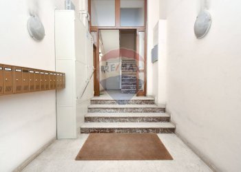 INGRESSO PALAZZO - Locale Commerciale Via Cagliari
 
123, Catania - foto 13