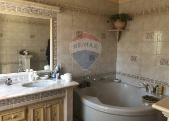 Bagno - Villa VIA GIUSEPPE SERRA
 
4, Feletto - foto 11