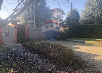 Giardino - Villa VIA GIUSEPPE SERRA
 
4, Feletto - foto 16