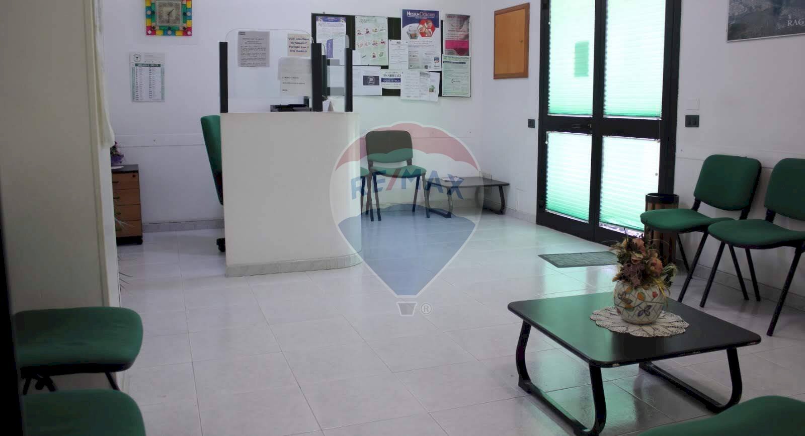 Soggiorno - Locale Commerciale via P. Calamandrei
 
86, Vittoria - foto 1