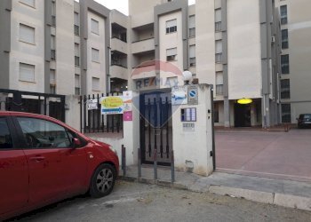 Edificio all\'aperto - Locale Commerciale via P. Calamandrei
86, Vittoria - foto 2