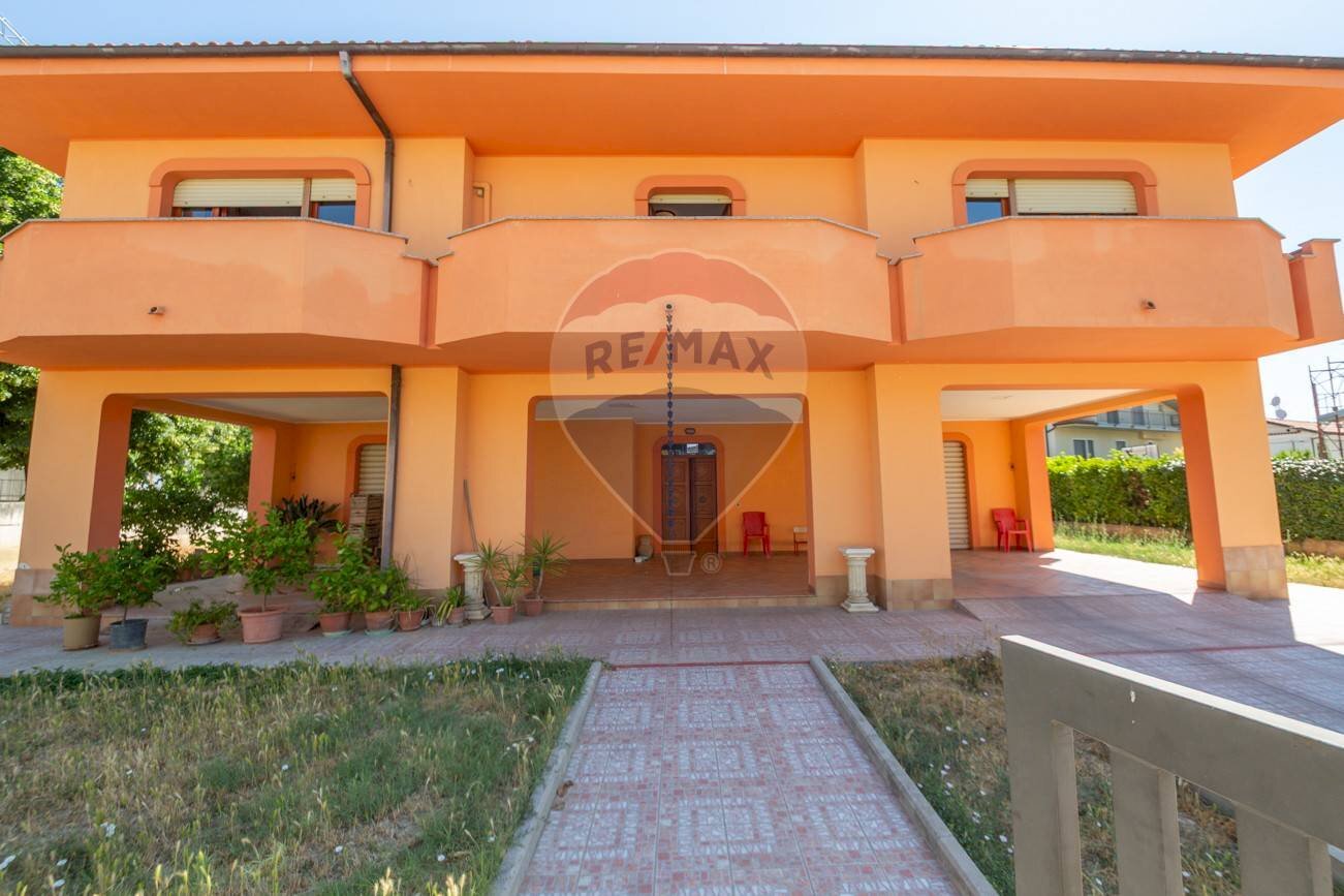 Casa all\'aperto - Villa via Sangro
 
38, Chieti - foto 2