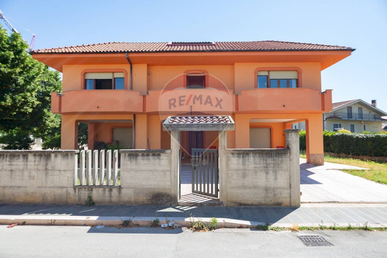 Casa all\'aperto - Villa via Sangro
 
38, Chieti - foto 1