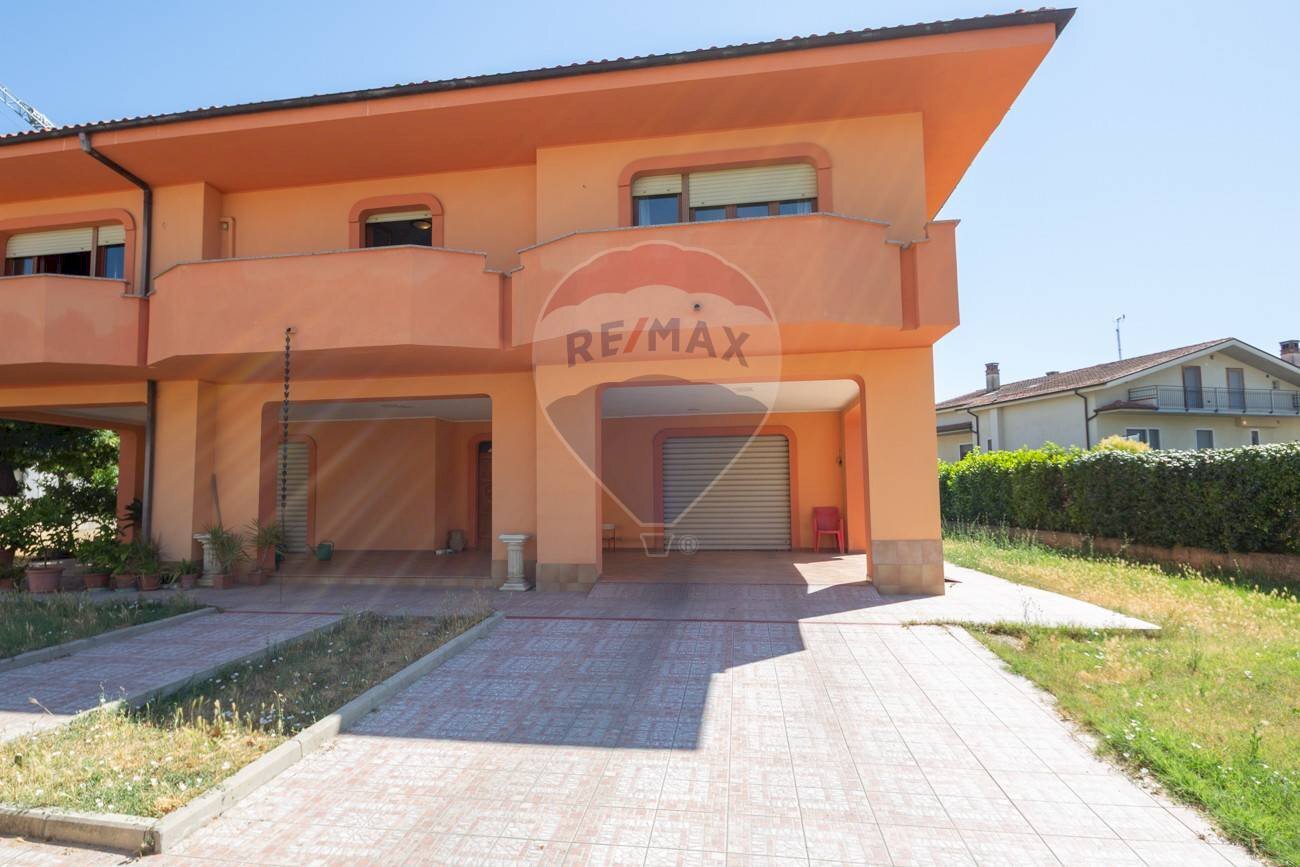 Casa all\'aperto - Villa via Sangro
 
38, Chieti - foto 3