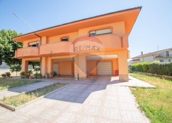 Casa all\'aperto - Villa via Sangro
 
38, Chieti - foto 4
