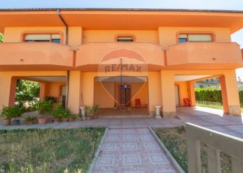 Casa all\'aperto - Villa via Sangro
 
38, Chieti - foto 2