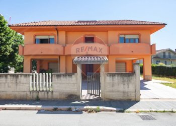 Casa all\'aperto - Villa via Sangro
 
38, Chieti - foto 1