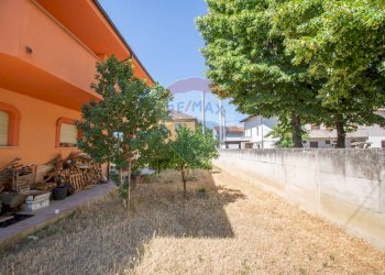 Edificio all\'aperto - Villa via Sangro
 
38, Chieti - foto 6