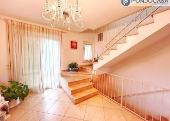 dettaglio scala - Villa Via Montanara, Pietrasanta - foto 15