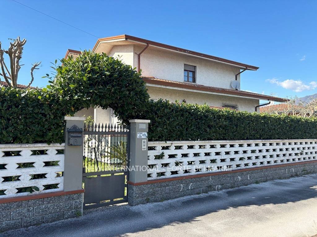 Ingresso - Villa via Arezzo, Massa - photo 1