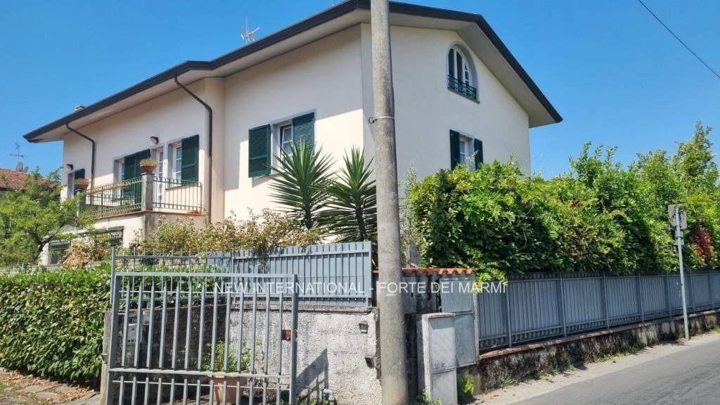 Facciata - Villa via Fossone, Massa - photo 2