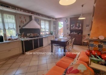 Cucina - Villa via Fossone, Massa - foto 17