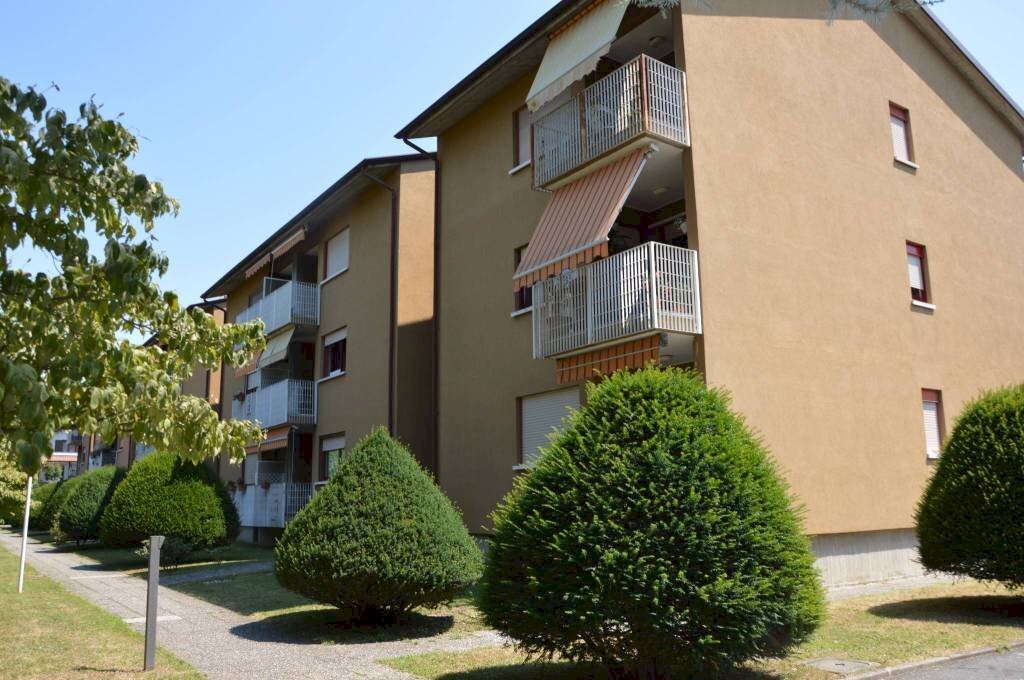 Facciata - Trilocale via Giuseppe Di Vittorio, 71, Vergiate - foto 1