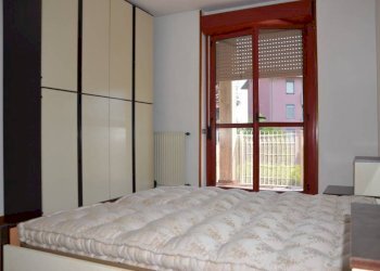 Camera da letto - Trilocale via Giuseppe Di Vittorio, 71, Vergiate - foto 20