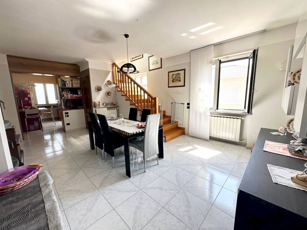 Salone - Villa via Papa Giovanni XXIII, Borgo Ticino - foto 2