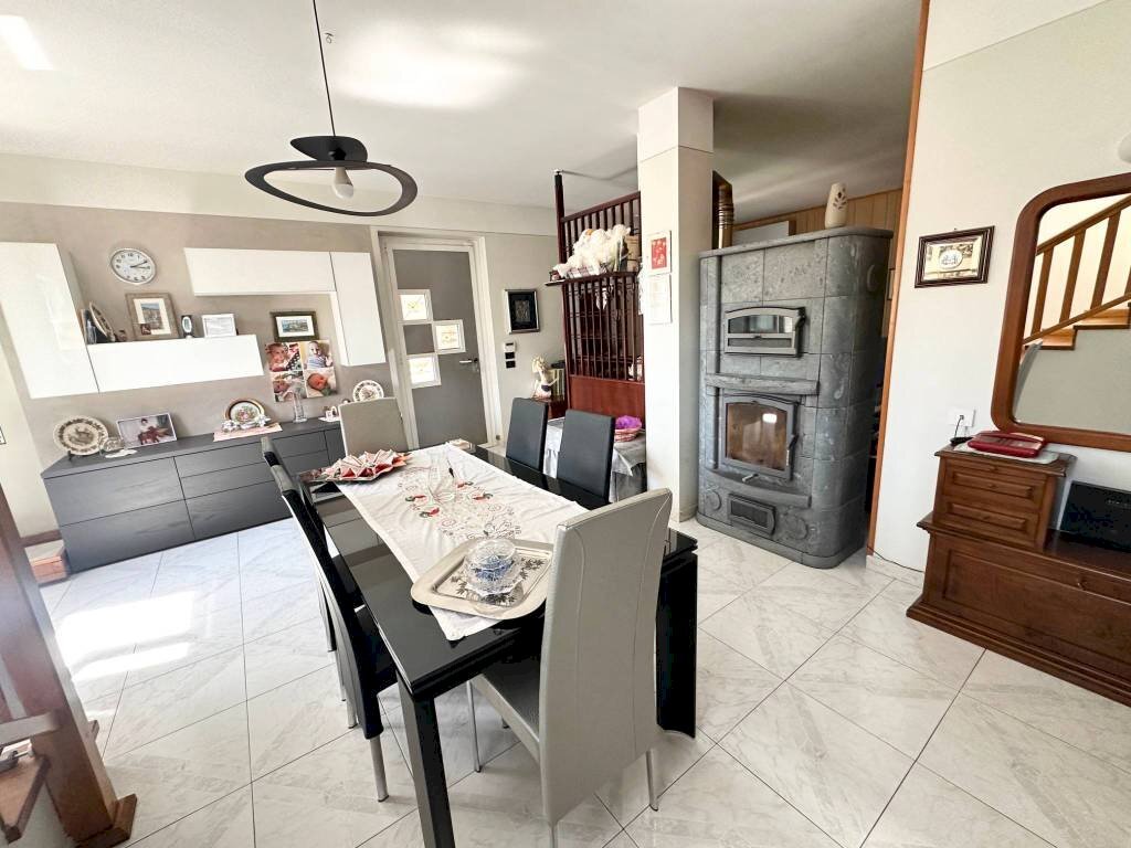 Salone - Villa via Papa Giovanni XXIII, Borgo Ticino - foto 3