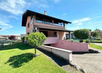 Facciata - Villa via Papa Giovanni XXIII, Borgo Ticino - foto 1