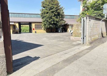 Cortile interno - Capannone via Enrico Cosenz, 18, Milano - foto 1