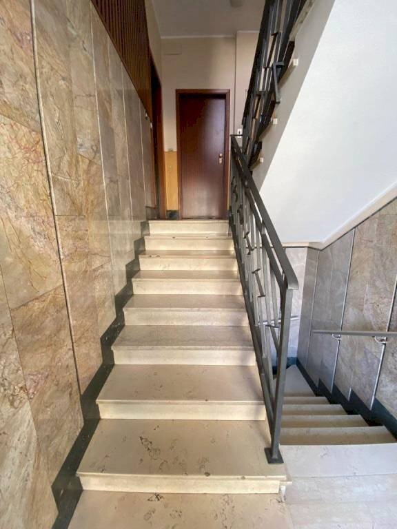 Interno palazzo - Four-room apartment via Guglielmo Baldessano, 32, Carmagnola - photo 3