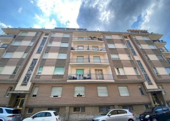 Facciata - Quadrilocale via Guglielmo Baldessano, 32, Carmagnola - foto 2