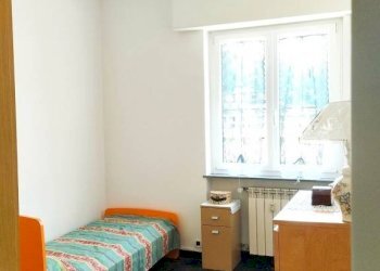 Camera da letto - Trilocale via Gastone Pisoni, 31, Genova (zona Sampierdarena) - foto 9