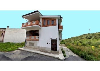 Casa semi indipendente Rocca di Neto - foto 1