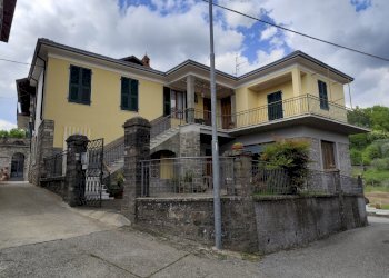 Porzione di casa Bagnone - foto 1