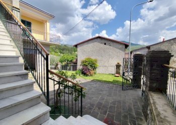 Porzione di casa Bagnone - foto 16