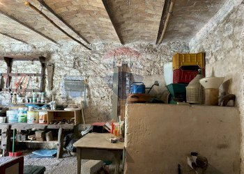 Dispensa di stoccaggio - Semi-detached house Via Nazionale
 
30, Pizzone - photo 6