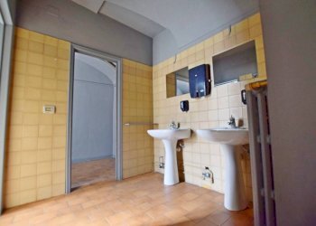 Bagno - Appartamento piazza Cesare Battisti, 2, Mondovì - foto 26