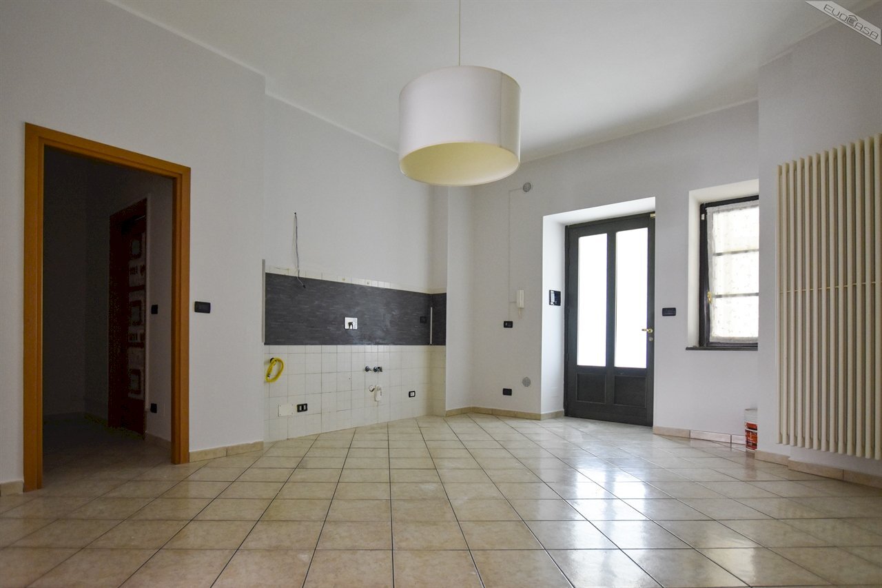 Bilocale Via Montebello  30, Pinerolo - foto 1