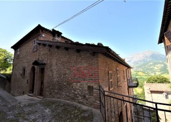 Foto 1 - Quadrilocale via Varano
 
1, Montefortino - foto 1