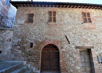 Foto 3 - Quadrilocale via Varano
 
1, Montefortino - foto 3