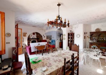 Sala da pranzo - Villa Via Dell'Orsa Maggiore
 
12, Mola di Bari - foto 1